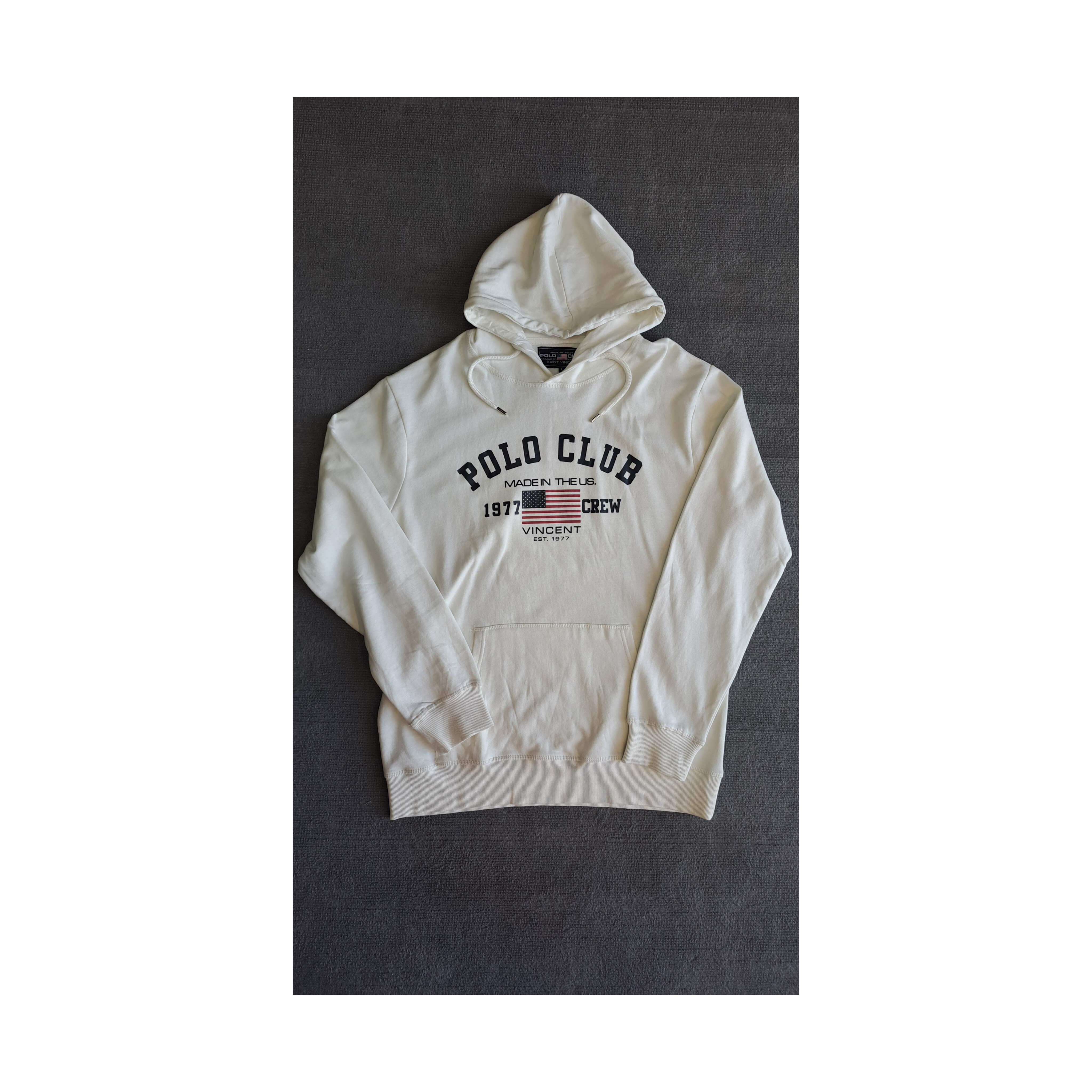 هودی کلاهدار داخل کرکی