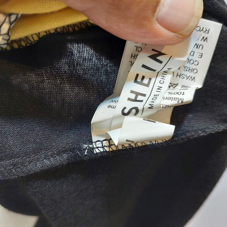 تیشرت اورسایز گرافیکی شین هندوراس مشکی و کرم طرح مورب سایز XXL