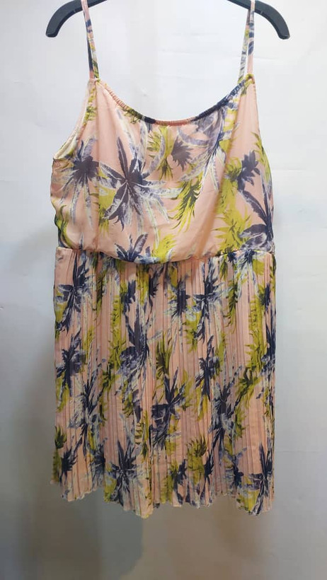 پیراهن کوتاه زنانه بوهوام (boohoo) طرح استوایی گلدار سایز M